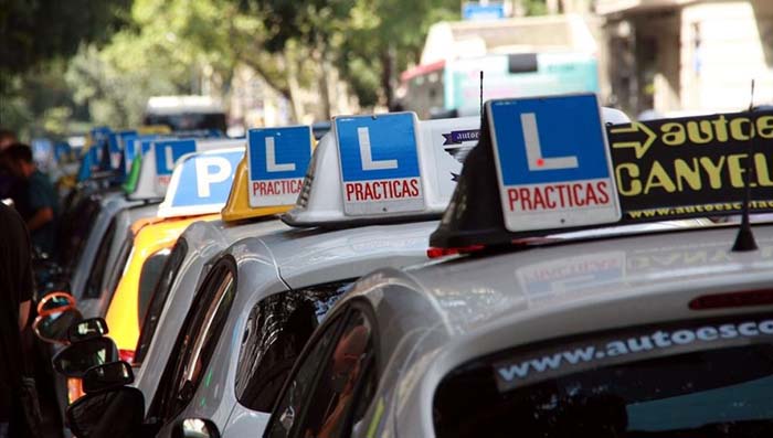 Accident amb cotxe d'autoescola quan feies pràctiques o quan et estaves examinant de la part pràctica
