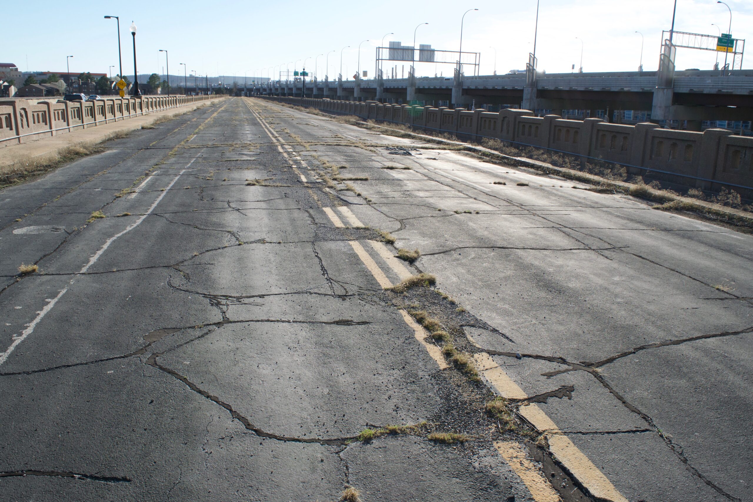imatge de carretera en mal estat