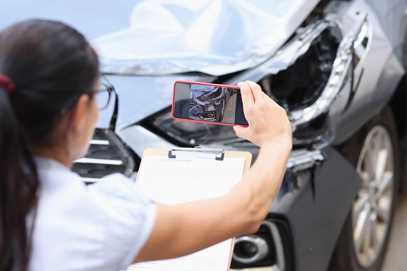 Errores frecuentes al hablar con la aseguradora tras un accidente de tráfico